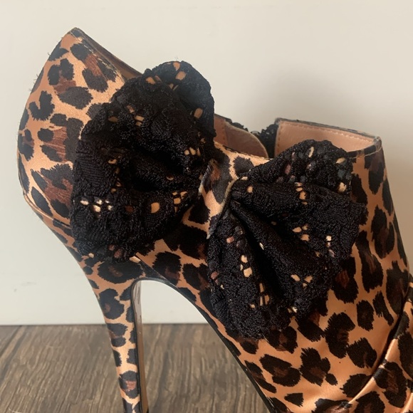 Betsy Johnson Leopard Shoes - Picture 2 of 6